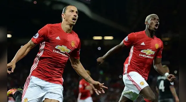 Manchester, en el debut de Paul Pogba, ganó 2-0 al Southampton con doblete de Ibrahimovic