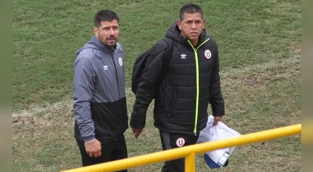 Universitario: Cantoro realizó el trabajo de cancha y Chale lo felicitó. Universitario: Cantoro realizó el trabajo de cancha y Chale lo felicitó.