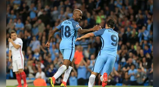 Manchester City vs. Steaua Bucarest: celebra su gol Delph 