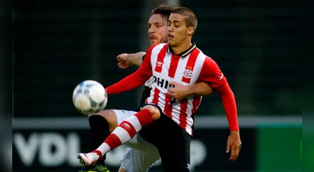 Beto da Silva disputa un balón en un amistoso del Jong PSV. Beto da Silva disputa un balón en un amistoso del Jong PSV.