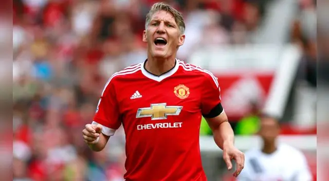 Bastian Schweinsteiger se lamenta en un partido del Manchester United.