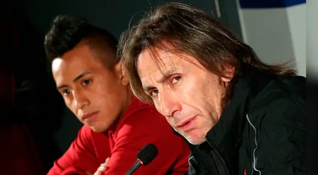 Christian Cueva y Ricardo Gareca en una conferencia de prensa en la Copa América 2015. Christian Cueva y Ricardo Gareca en una conferencia de prensa en la Copa América 2015.