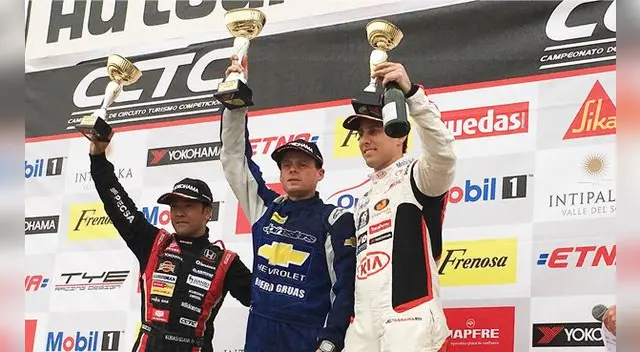 “Koba”, Fuller y Tassara en el podio del autódromo de Tacna. ¡bien! “Koba”, Fuller y Tassara en el podio del autódromo de Tacna. ¡bien!