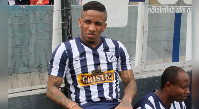 Jefferson Farfán durante El Día del Hincha Blanquiazul en 2014. Jefferson Farfán durante El Día del Hincha Blanquiazul en 2014.