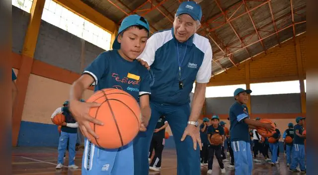 Festival Deportivo de Cusco: escolares fueron entrenados por glorias del deporte. Festival Deportivo de Cusco: escolares fueron entrenados por glorias del deporte.