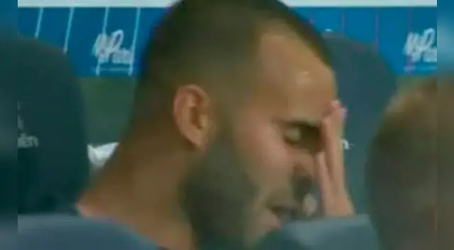 Jesé Rodríguez se lamenta en el banco tras ser reemplazado en el PSG. Jesé Rodríguez se lamenta en el banco tras ser reemplazado en el PSG.
