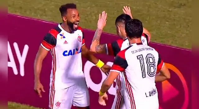 Flamengo, sin Paolo Guerrero, venció 2-1 al Vitória y alcanzó la punta del Brasileirao Flamengo, sin Paolo Guerrero, venció 2-1 al Vitória y alcanzó la punta del Brasileirao