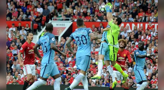Claudio Bravo tuvo un pésimo debut Claudio Bravo tuvo un pésimo debut