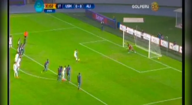 La magistral definición de penal de Christian Ortiz ante Leao Butrón.