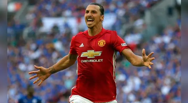 Zlatan Ibrahimovic celebra su gol al Leicester City. Zlatan Ibrahimovic celebra su gol al Leicester City.