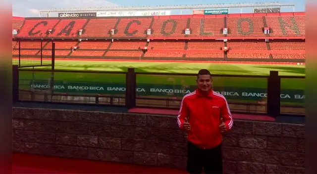 Diego Mayora en el estadio Brigadier General Estanislao López 'Cementerio De Elefantes'