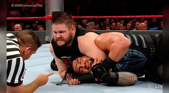  Owens derrotó a Reigns con ayuda de Rusev y defenderá su título ante Rollins en Clash of Champions