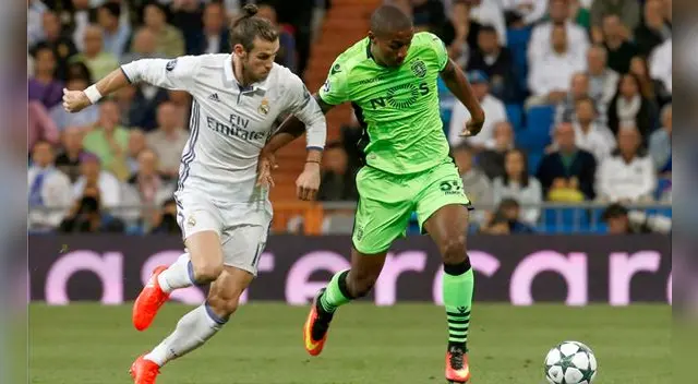 Gareth Bale disputa el balón con el holandés Zeegelaar.