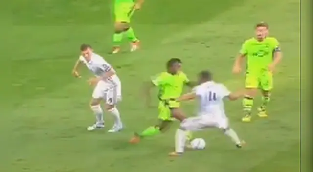 Gelson Martins supera con una huacha a Casemiro. Gelson Martins supera con una huacha a Casemiro.
