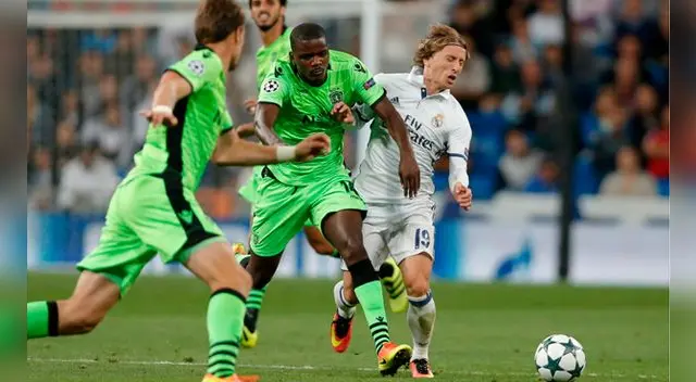 William Carvalho atropella a Luka Modric en el Real Madrid-Sporting de Lisboa. William Carvalho atropella a Luka Modric en el Real Madrid-Sporting de Lisboa.