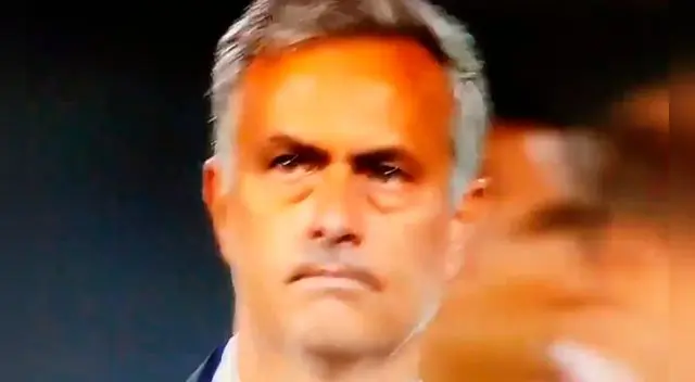 La cara de José Mourinho tras caer ante el Feyenoord por la Europa League. La cara de José Mourinho tras caer ante el Feyenoord por la Europa League.