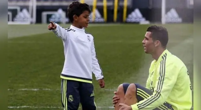 Cristiano Ronaldo: fotografía de CR7 junto a su hijo estudiando enternece al mundo | FOTO.