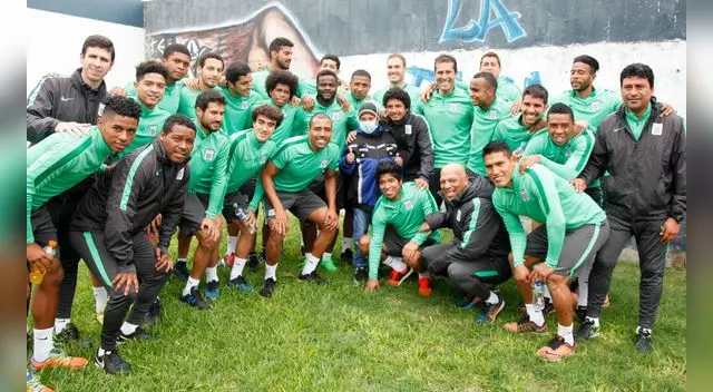 Alianza Lima se unió por el pequeño Jean Carlo Martínez, niño símbolo de la Teletón. Alianza Lima se unió por el pequeño Jean Carlo Martínez, niño símbolo de la Teletón.