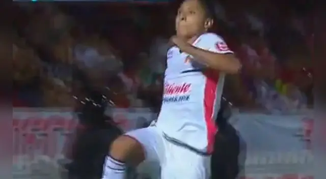 Raúl Ruidíaz celebra eufóricamente su segundo gol a Pedro Gallese. Raúl Ruidíaz celebra eufóricamente su segundo gol a Pedro Gallese.