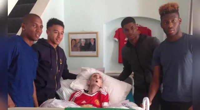 Aficionado del Manchester United murió luego de conocer a los jugadores de su club favorito. Aficionado del Manchester United murió luego de conocer a los jugadores de su club favorito.