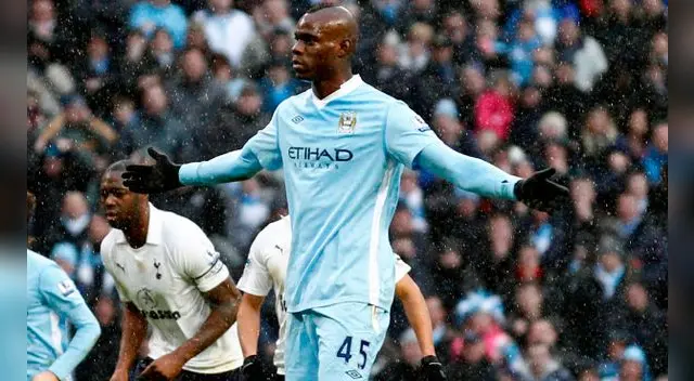 Mario Balotelli es la máxima estrella del Niza que juega en la Ligue One de Francia. Ya lleva marcados dos tantos con su nueva camiseta. Mario Balotelli es la máxima estrella del Niza que juega en la Ligue One de Francia. Ya lleva marcados dos tantos con su nueva camiseta.