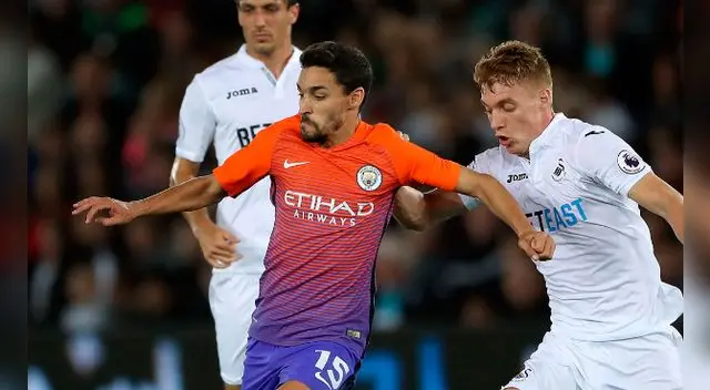 Manchester City debutó en la Capital One Cup con un triunfo sobre el Swansea, que dio pelea, pero no le bastó.