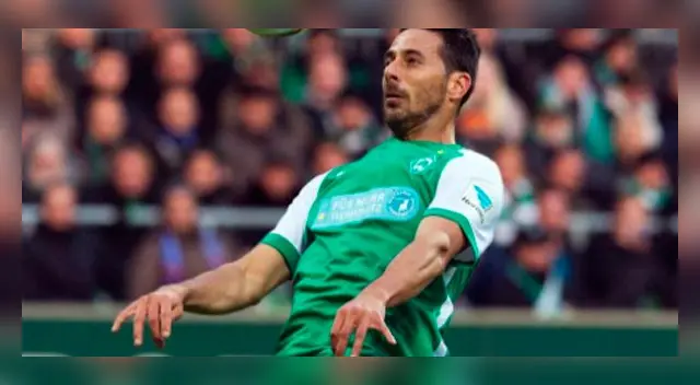 Claudio Pizarro sufrió una sobrecarga muscular, pero ahora su estado físico se complica y su regreso a las canchas está condicionado. Claudio Pizarro sufrió una sobrecarga muscular, pero ahora su estado físico se complica y su regreso a las canchas está condicionado.
