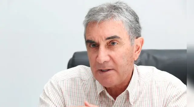 Juan Carlos Oblitas es considerado el mejor extremo izquierdo de la historia del fútbol peruano. Juan Carlos Oblitas es considerado el mejor extremo izquierdo de la historia del fútbol peruano.