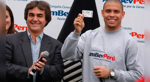 Ronaldo celebra 40 años de vida y entre una de sus capítulos de vida vino a Perú y se hizo socio de Alianza Lima.