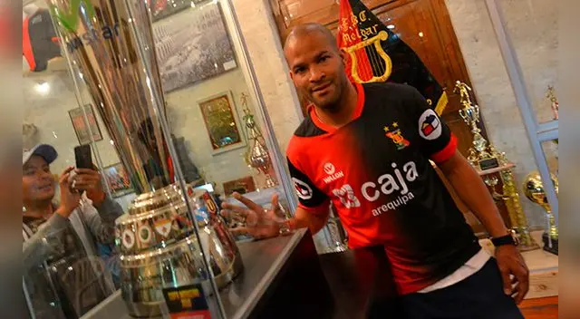 Alberto Rodríguez durante su presentación como jugador de Melgar. Alberto Rodríguez durante su presentación como jugador de Melgar.