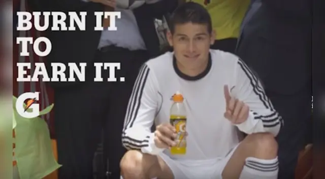 James Rodríguez interactua con transeúntes de Madrid. James Rodríguez interactua con transeúntes de Madrid.