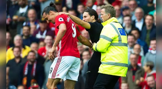 Zlatan Ibrahimovic conoció a su doble en el partido ante el Leicester City. 