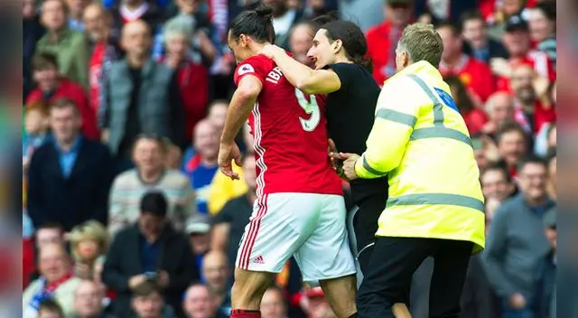 Zlatan Ibrahimovic conoció a su doble en el partido ante el Leicester City. 