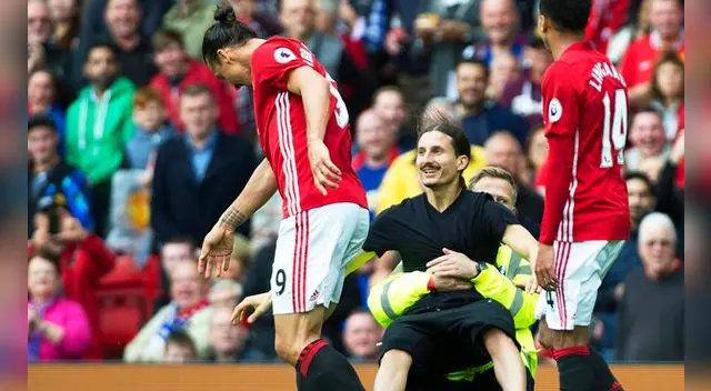 Zlatan Ibrahimovic conoció a su doble en el partido ante el Leicester City. 