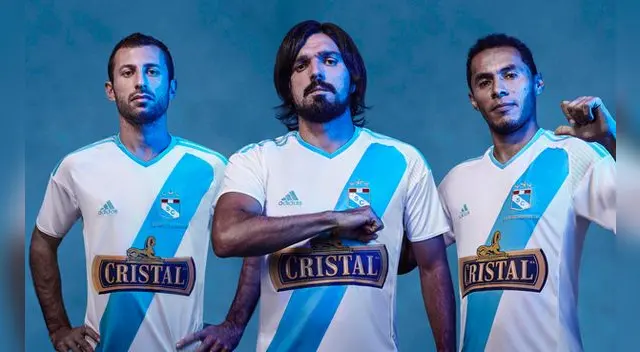 La franja está inspirada en la camiseta de la Selección peruana. La franja está inspirada en la camiseta de la Selección peruana.