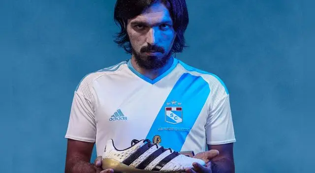 Jorge Cazulo también se enfundó la nueva camiseta. El 'Piqui' promete sudarla. Jorge Cazulo también se enfundó la nueva camiseta. El 'Piqui' promete sudarla.
