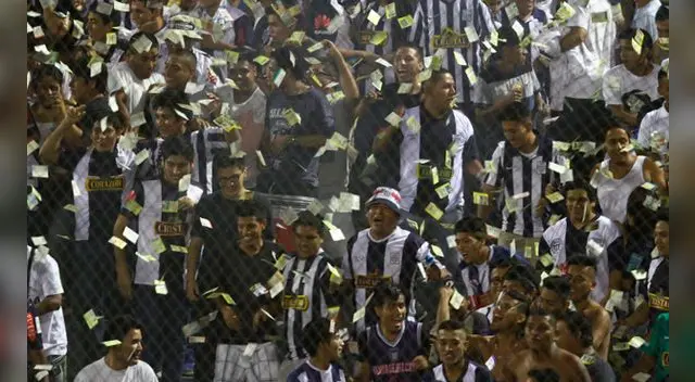 Alianza Lima, durante el partido con Alianza Atlético de Sullana, no pudo más que empatar y el ‘Comando Sur’ se lo reprochó duramente. Alianza Lima, durante el partido con Alianza Atlético de Sullana, no pudo más que empatar y el ‘Comando Sur’ se lo reprochó duramente.