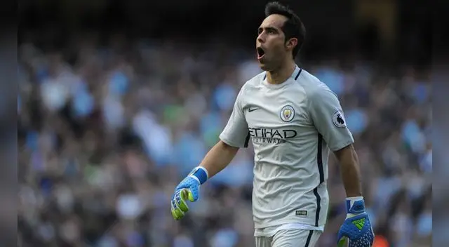 Claudio Bravo será titular ante Perú, el próximo 11 de octubre en Santiago. Claudio Bravo será titular ante Perú, el próximo 11 de octubre en Santiago.