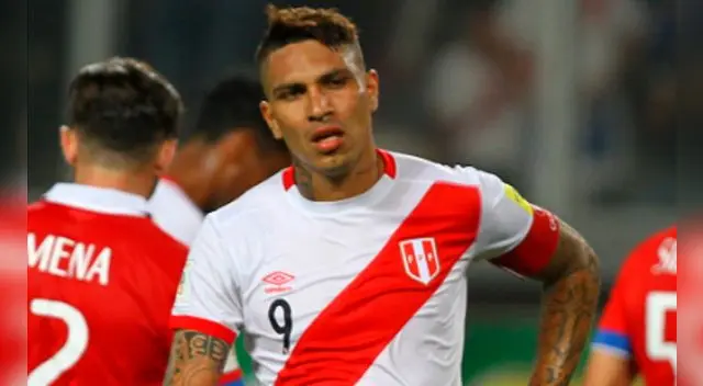 Paolo Guerrero se lamenta en el Perú-Chile en Lima. Paolo Guerrero se lamenta en el Perú-Chile en Lima.