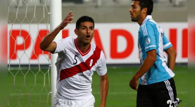 Carlos Zambrano celebra su gol en el Perú-Argentina por las Eliminatorias a Brasil 2014. Carlos Zambrano celebra su gol en el Perú-Argentina por las Eliminatorias a Brasil 2014.