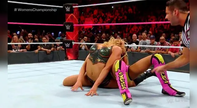 Sasha Banks venció a Charlotte en WWE Raw Sasha Banks venció a Charlotte en WWE Raw