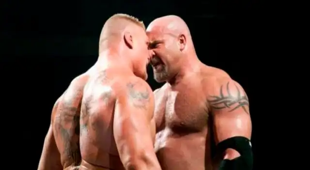 Goldberg vs. Brock Lesnar en WWE Raw. Goldberg vs. Brock Lesnar en WWE Raw.