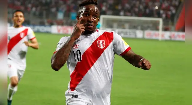 Jefferson Farfán está en Emiratos Árabes, pero no dejó de estar atento a las incidencias del Perú vs. Chile en Eliminatorias Rusia 2018. Jefferson Farfán está en Emiratos Árabes, pero no dejó de estar atento a las incidencias del Perú vs. Chile en Eliminatorias Rusia 2018.