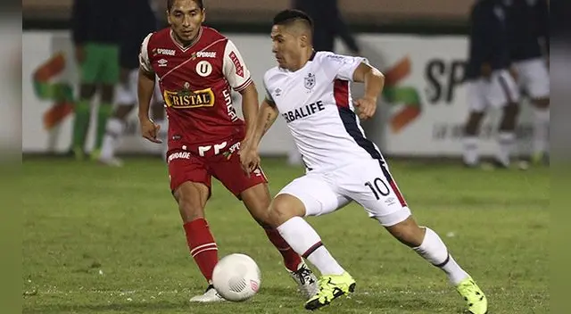 Joel Sánchez conduce el balón ante Josimar Vargas. Joel Sánchez conduce el balón ante Josimar Vargas.