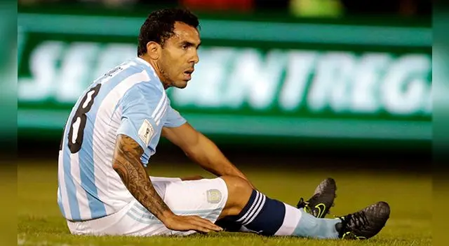 Carlos Tévez en el césped durante el Paraguay-Argentina por Eliminatorias Rusia 2018. Carlos Tévez en el césped durante el Paraguay-Argentina por Eliminatorias Rusia 2018.