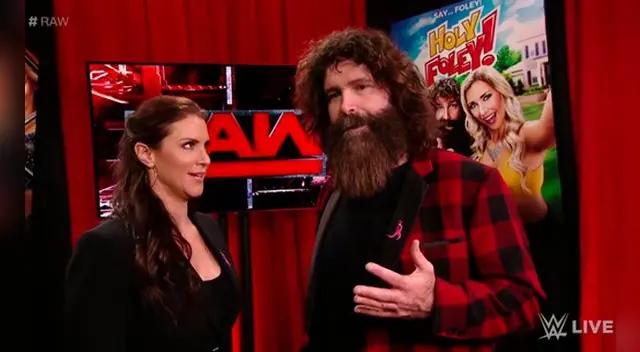 Stephanie McMahon y Mick Foley aceptaron reto de Shane McMahon y Daniel Bryan en WWE Raw. Stephanie McMahon y Mick Foley aceptaron reto de Shane McMahon y Daniel Bryan en WWE Raw.