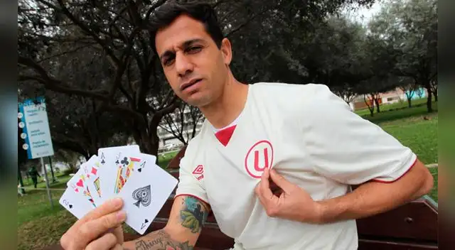 Diego Guastavino habló con Líbero antes del Universitario vs. Alianza Atlético en Liguillas 2016. Diego Guastavino habló con Líbero antes del Universitario vs. Alianza Atlético en Liguillas 2016.