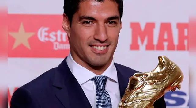 Luis Suárez fue galardonado por su buen registro goleador en la última temporada con el Barcelona. Luis Suárez fue galardonado por su buen registro goleador en la última temporada con el Barcelona.