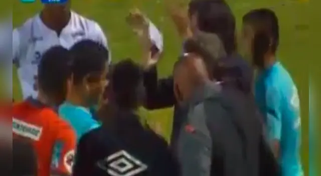 César Vallejo cayó ante Melgar 3-2 . El último gol se pudo haber evitado si hubiera estado en la defensa un zaguero y no un volante. César Vallejo cayó ante Melgar 3-2 . El último gol se pudo haber evitado si hubiera estado en la defensa un zaguero y no un volante.