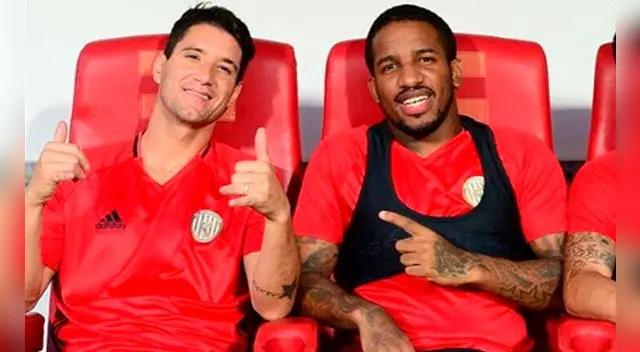 Jefferson Farfán y Thiago Neves durante su etapa en Al Jazira. Jefferson Farfán y Thiago Neves durante su etapa en Al Jazira.